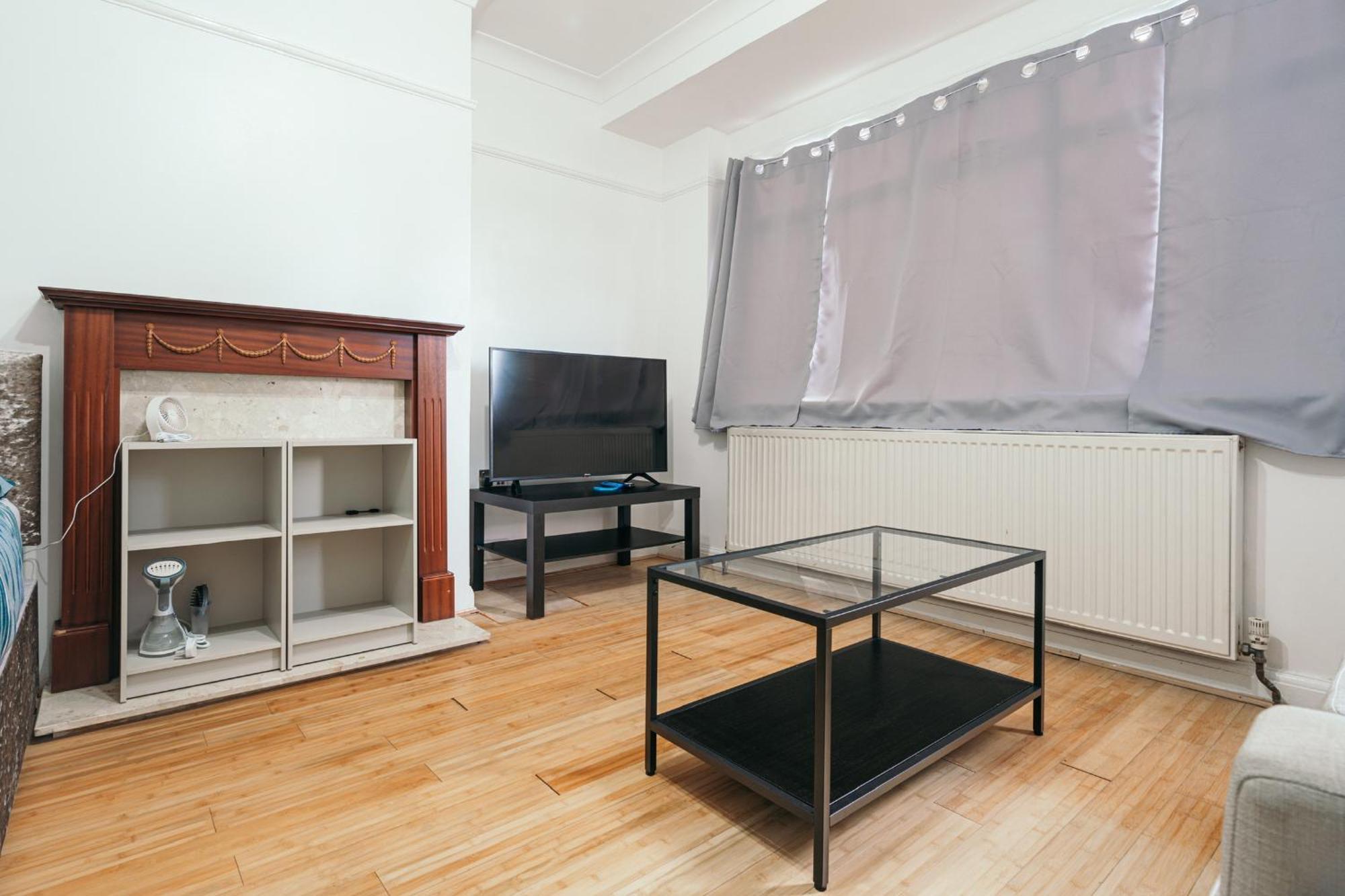 2 Bed, Wembley, Ealing, London Apartment Exterior photo