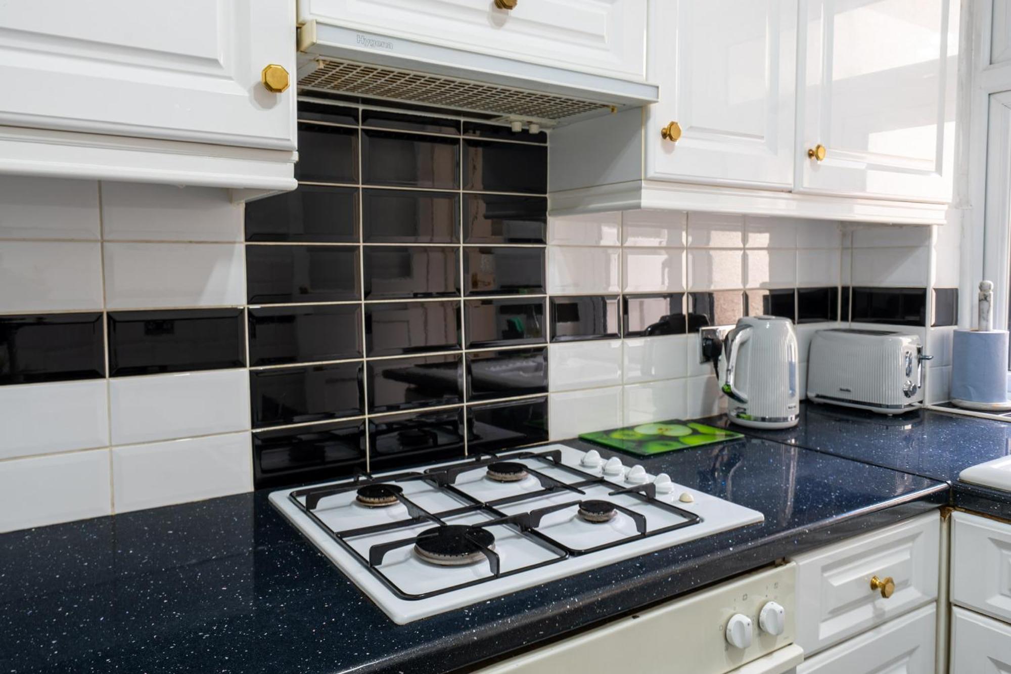 2 Bed, Wembley, Ealing, London Apartment Exterior photo