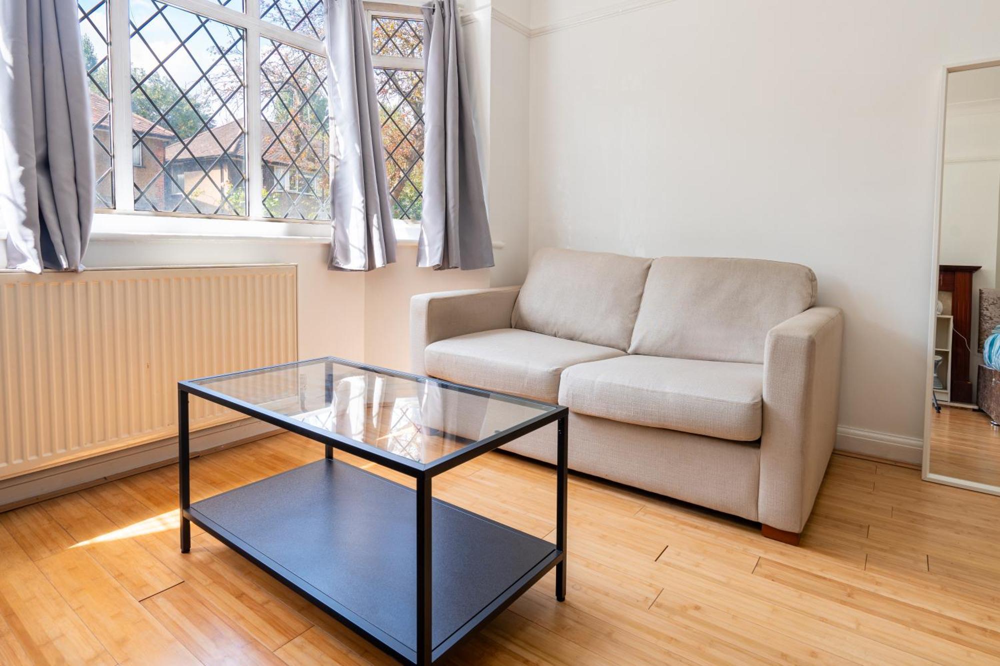 2 Bed, Wembley, Ealing, London Apartment Exterior photo